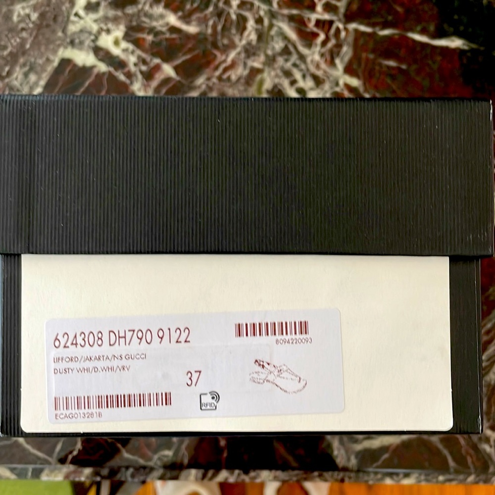 Authentic Gucci Sandals - Picture 3 of 15